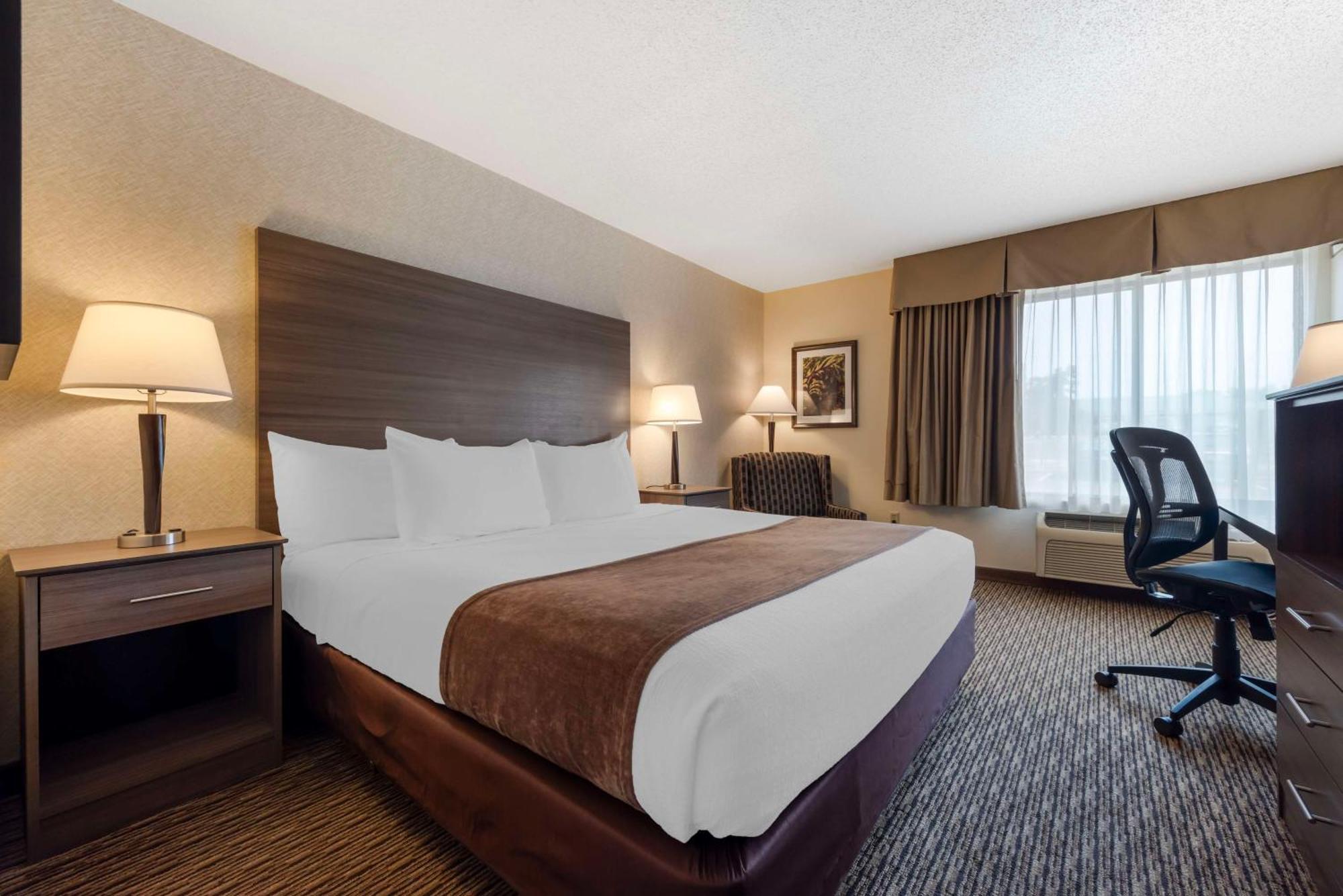 Best Western Spooner Riverplace Bagian luar foto