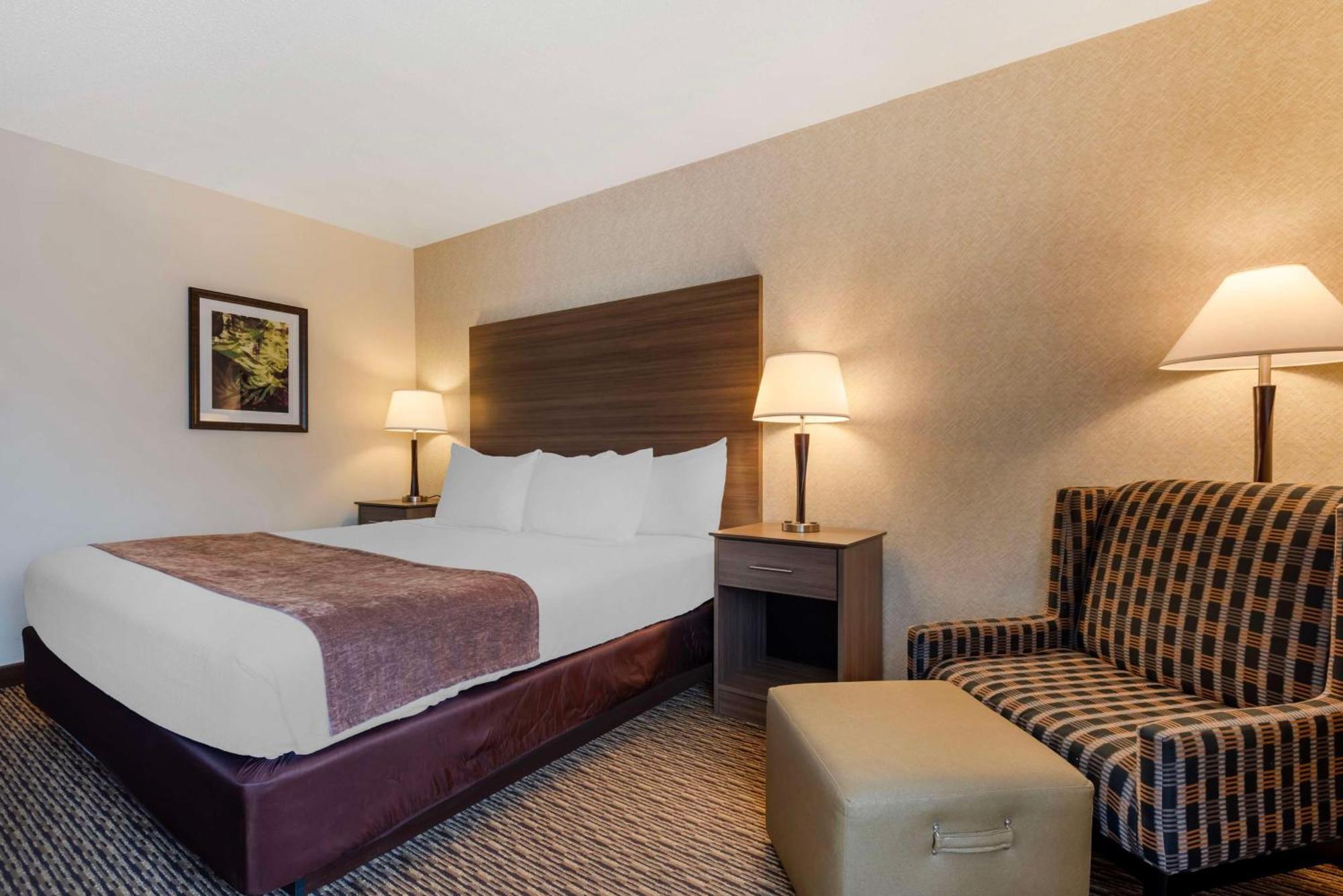 Best Western Spooner Riverplace Bagian luar foto