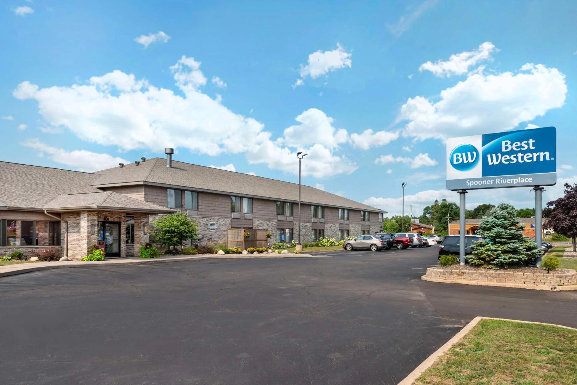 Best Western Spooner Riverplace Bagian luar foto