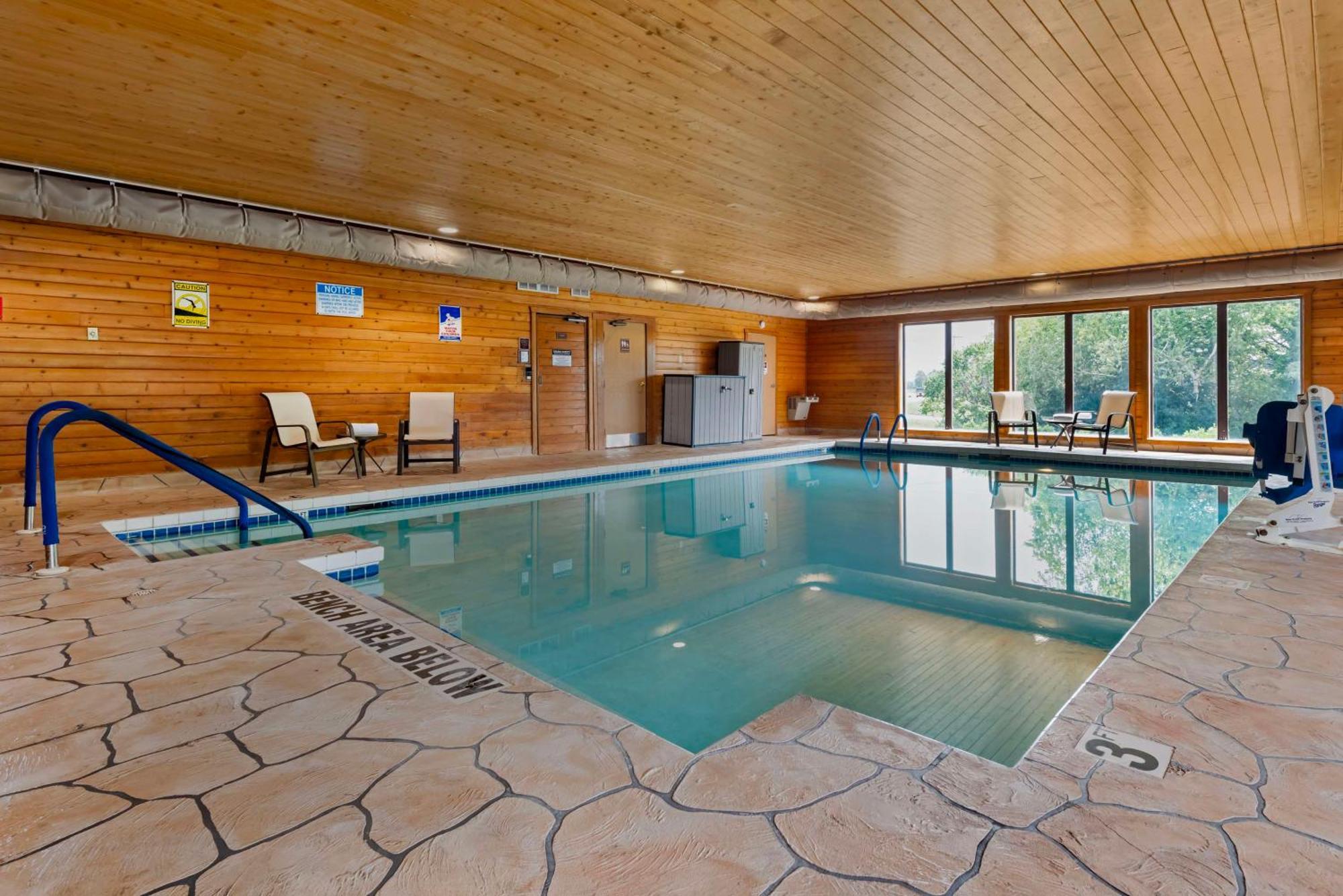 Best Western Spooner Riverplace Bagian luar foto